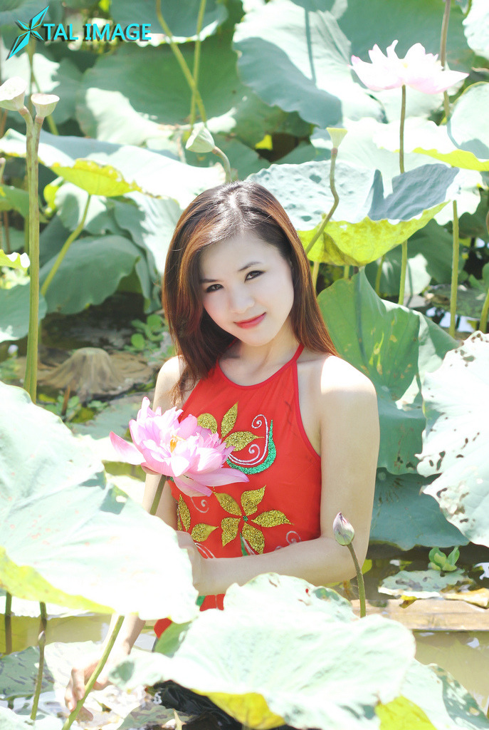 白丝吊带足控嫩脚h丝